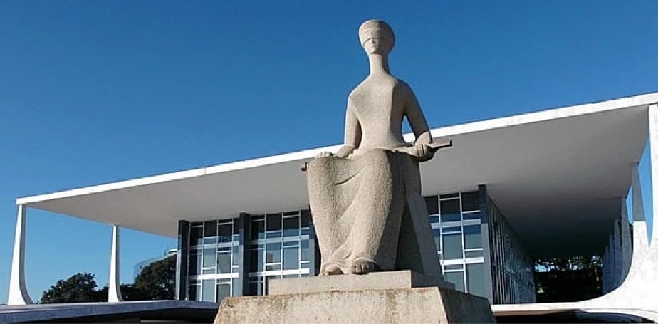 Imagem em destaque do post Entre a lei e a justiça: os desafios do Direito Penal contemporâneo